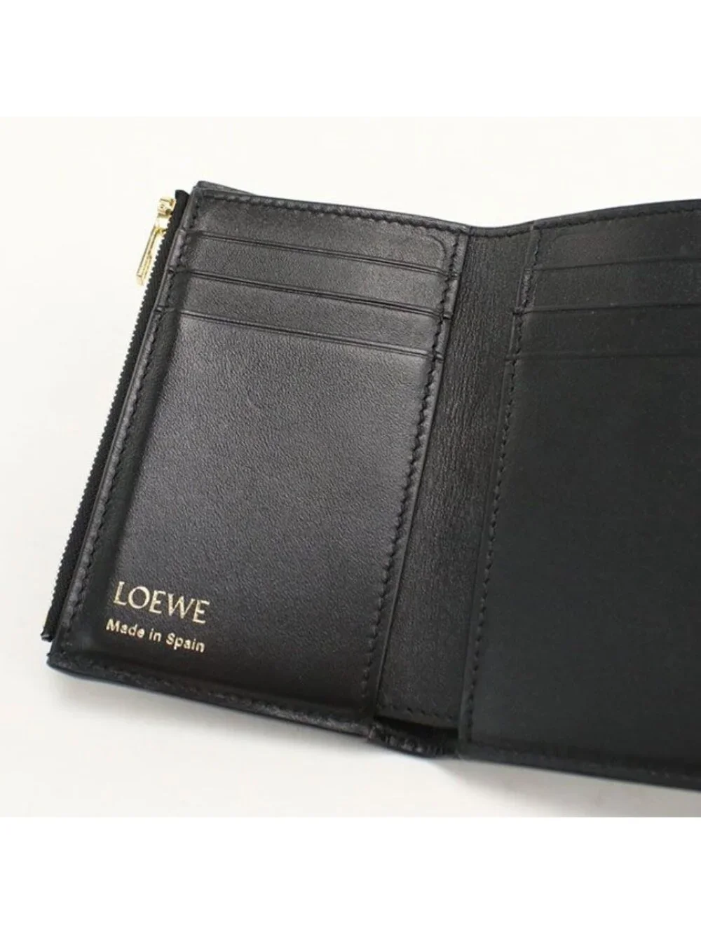 Loewe Vertical Wallet Small Pebble Trifold Shiny Napa Cafe